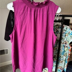 Chic Sleeveless Magenta Blouse